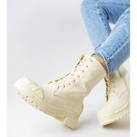 Hellbeige Stiefel mit dickerer Sohle von Manara 1