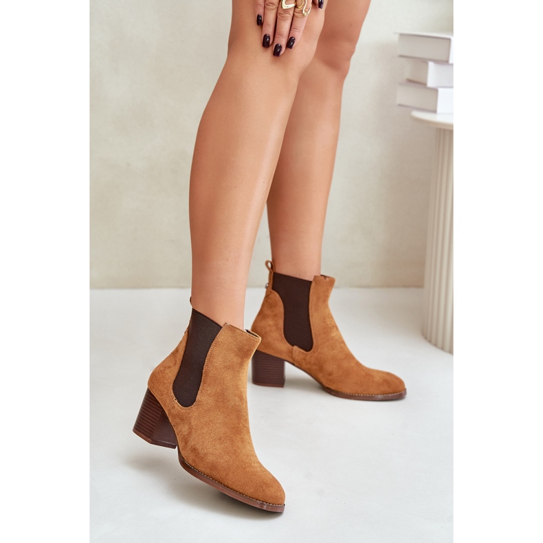 Chelsea -Stiefel auf dem Eco Suede Post Camel braun 2