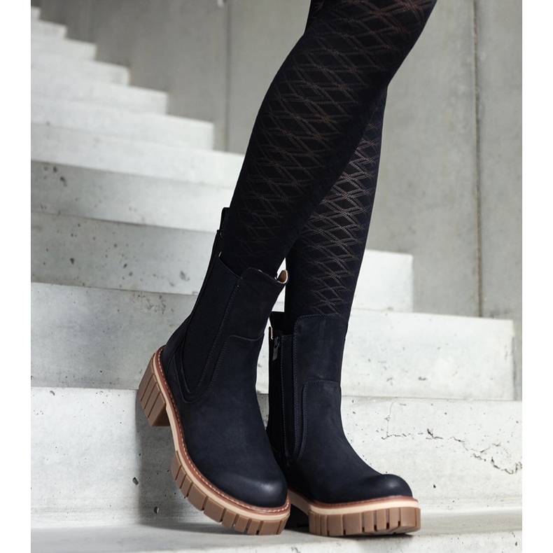 Schwarze massive Plateaustiefel mit Abrieb von Sholla 1