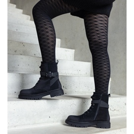 Schwarze, isolierte Wanderstiefel mit Abrieb und Knieriemen 1