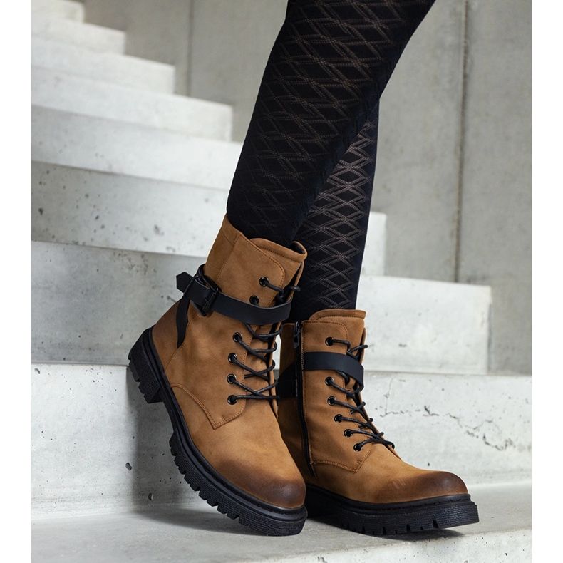 Braune, isolierte Wanderstiefel mit Abrieb und Knieriemen 1