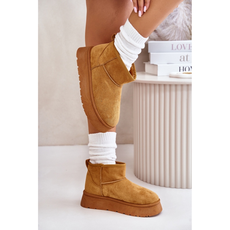 News Niedrige Frauenschneeschuhe auf der Plattform, die mit Kamelfell isoliert ist braun 4