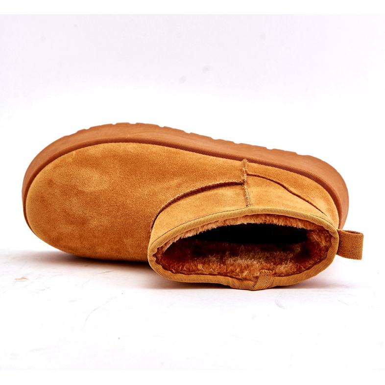 News Niedrige Frauenschneeschuhe auf der Plattform, die mit Kamelfell isoliert ist braun 1