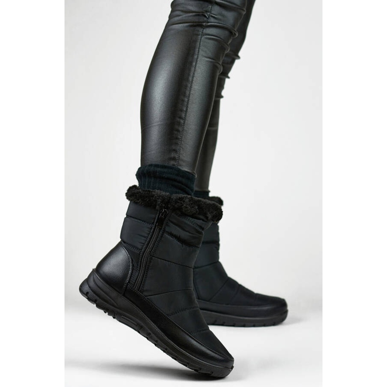 Isolierte Damen-Schneestiefel mit Fell, schwarz 22T10B 1