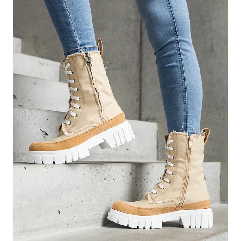 Beige isolierte Crispiero-Stiefel 1