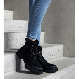 Schwarze Stiefeletten mit glänzenden Prairie-Einsätzen 1