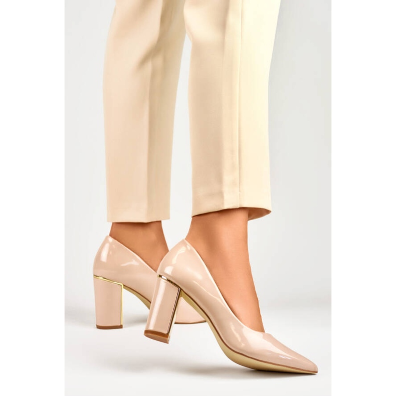 Damen-Pumps mit spitzer Zehenpartie und dekorativem Absatz, Lackbeige GD-DO112B-BE 1