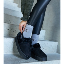 Schwarze Plateaupantoffeln mit Fellverzierung und Gummizug an der Ferse, Frank 1