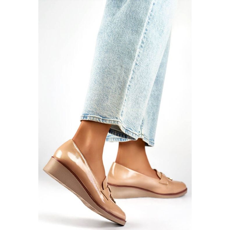 Lackschuhe für Damen mit beigem Keilabsatz 24-58266BE 2