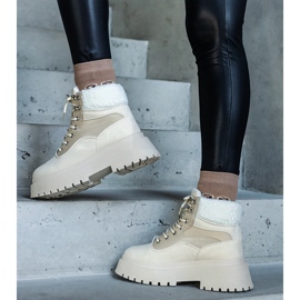 Beigefarbene Sneakers mit dicker Sohle und Fell von Best 1