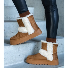 Braune Plateau-Schneestiefel aus Öko-Wildleder mit Fellverzierung von Peters 1