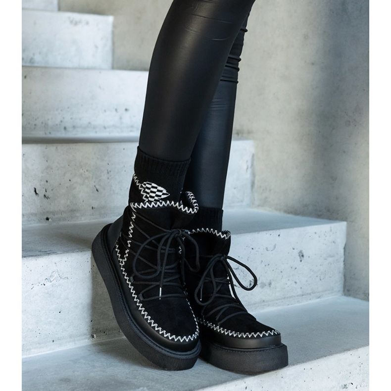 Schwarze Plateau-Schneestiefel mit Schnürsenkeln, verziert mit Mckenzie-Stickerei 2