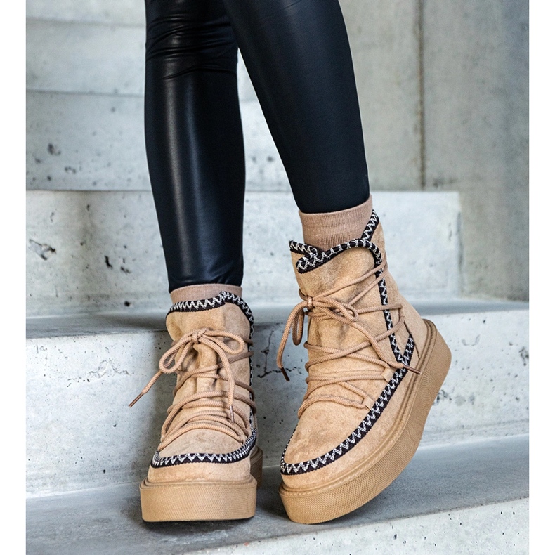 Beigefarbene Plateau-Schneestiefel zum Schnüren, verziert mit Mckenzie-Stickerei 1