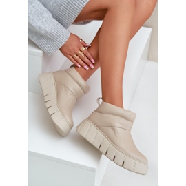 Zazoo 60470 Lederstiefel mit Wolle isoliert auf der hellbeigen Plattform 7