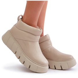 Zazoo 60470 Lederstiefel mit Wolle isoliert auf der hellbeigen Plattform 9