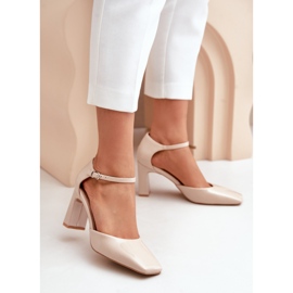 Beigefarbene Emindria-Pumps aus Lackleder mit hohem Absatz 2