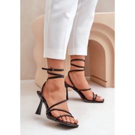 Stilvolle High-Heel-Sandalen mit Riemen in Schwarz von Saredi 2