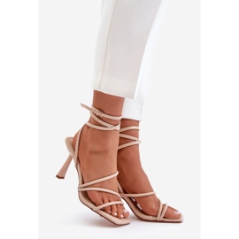 Stilvolle High-Heel-Sandalen mit Riemen in Beige von Saredi 1