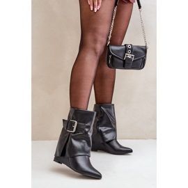 Schwarze Vortinia-Keilstiefeletten mit umgeschlagenem Obermaterial und Schnalle 2