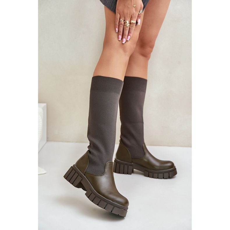 Stiefel mit flexiblem Obermaterial und flachem Absatz, dunkelgrüne Mesidra 2