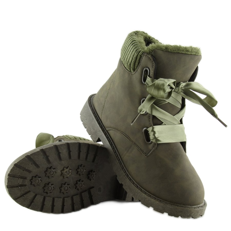 Grüne verdeoscuro isolierte Wanderschuhe 2