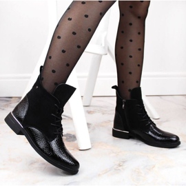 Filippo W PAW476 isolierte Stiefel aus schwarzem Lackleder 2