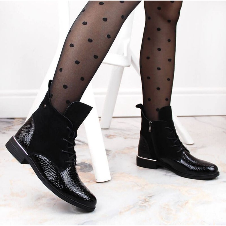 Filippo W PAW476 isolierte Stiefel aus schwarzem Lackleder 2