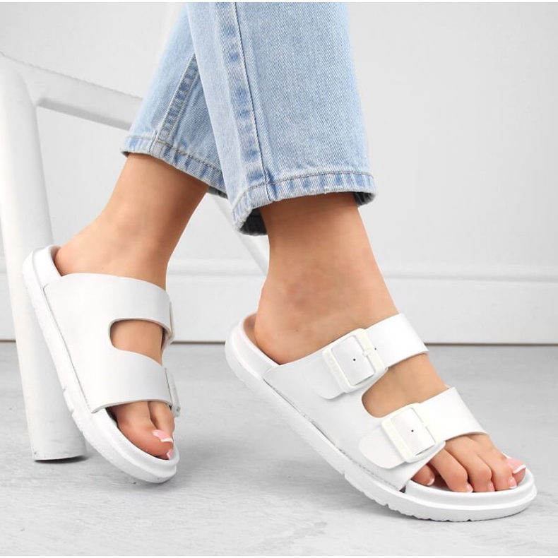 Big Star INT2004B Schaumstoff-Flip-Flops mit Schnallen, weiß 1