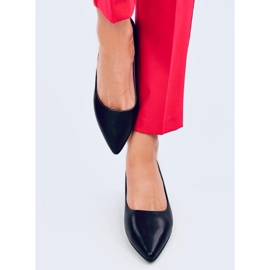 Schwarze Pumps mit niedrigem Absatz von Crafts 1