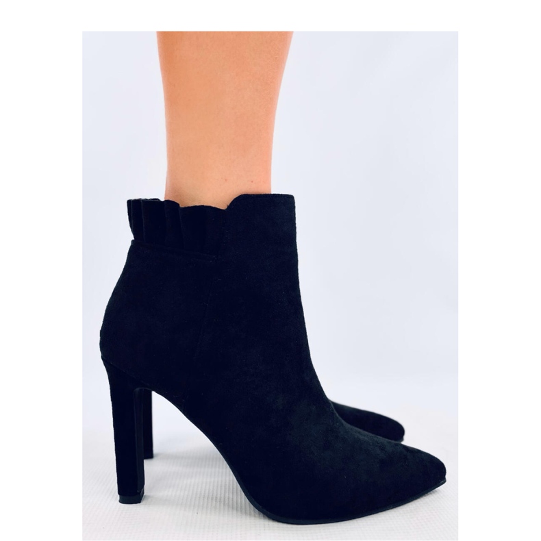 Mariah Schwarze Wildleder-Stiefeletten mit hohem Absatz – Inello 1