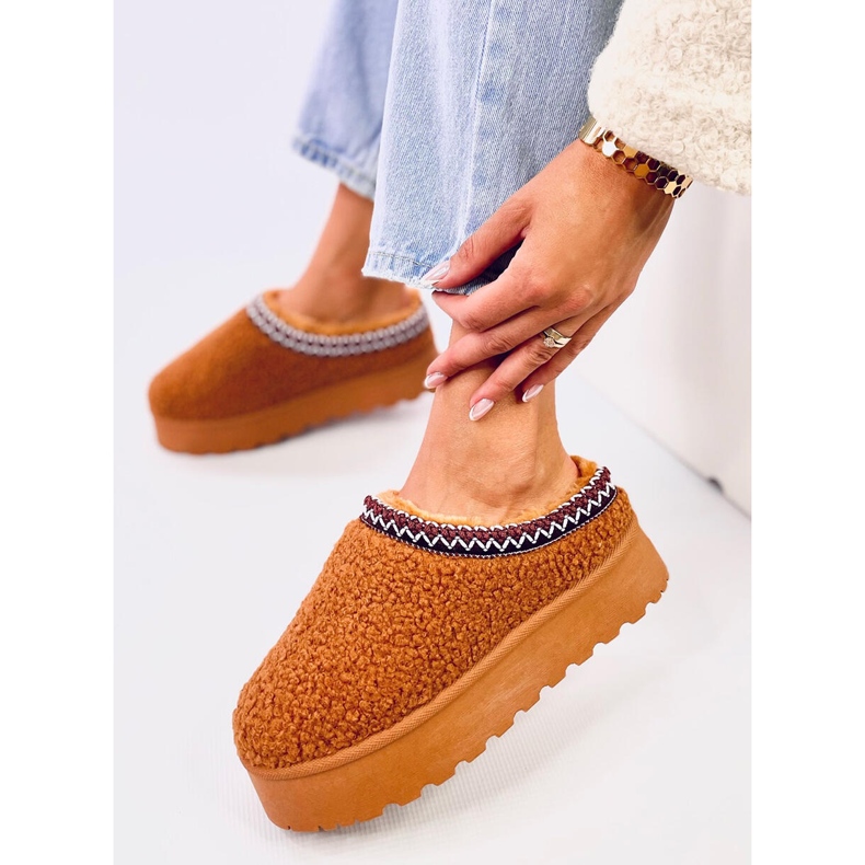 Kurze Damen-Schneestiefel mit kamelfarbenem Lammfell braun 2