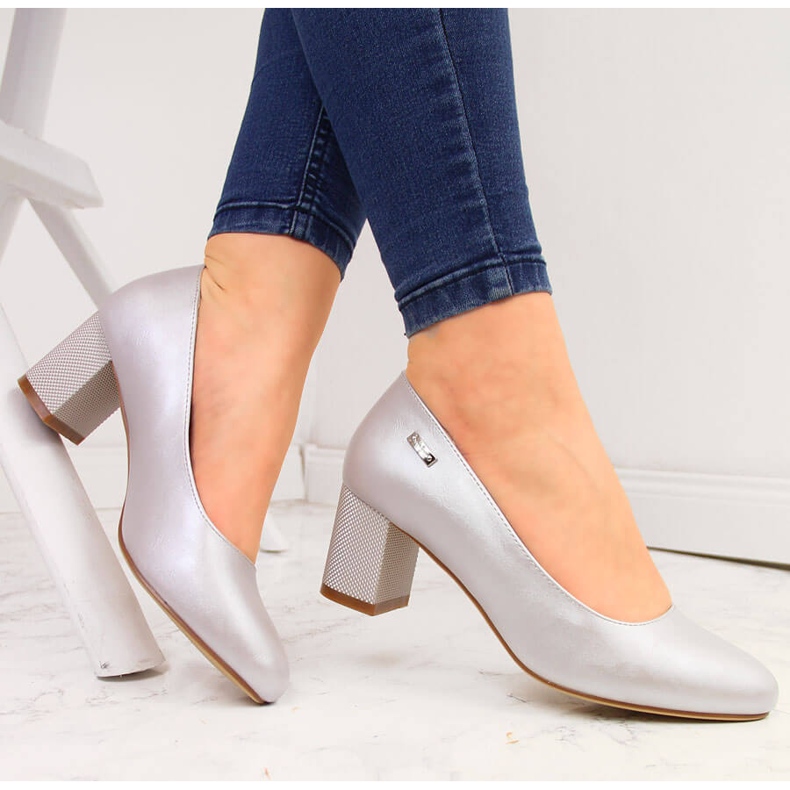Damen-Pumps mit silbernen Perlen und dekorativem High-Heel von Sergio Leone 1