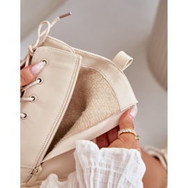 Isolierte Frauenstiefel mit beige Stiften 2