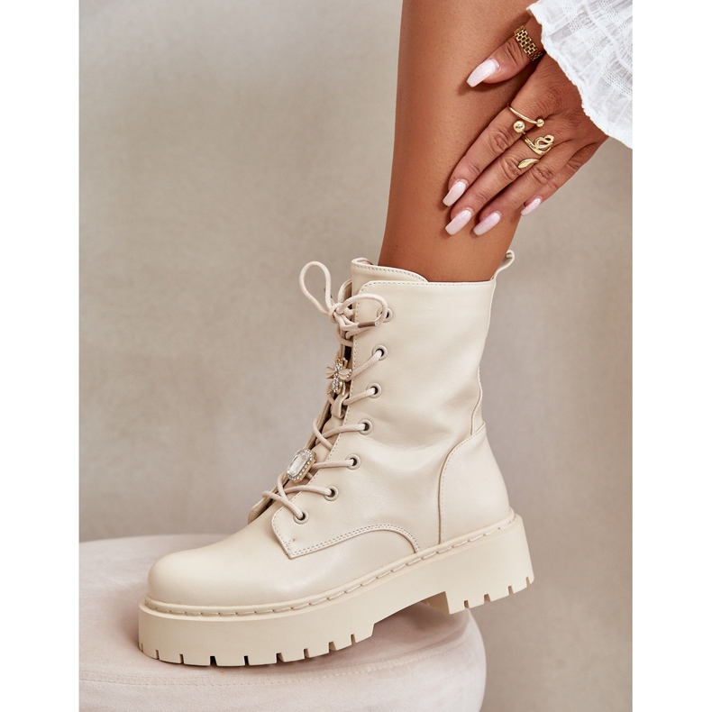 Isolierte Frauenstiefel mit beige Stiften 1