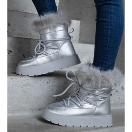 Silberne, isolierte Damen-Schneestiefel mit Fell 1