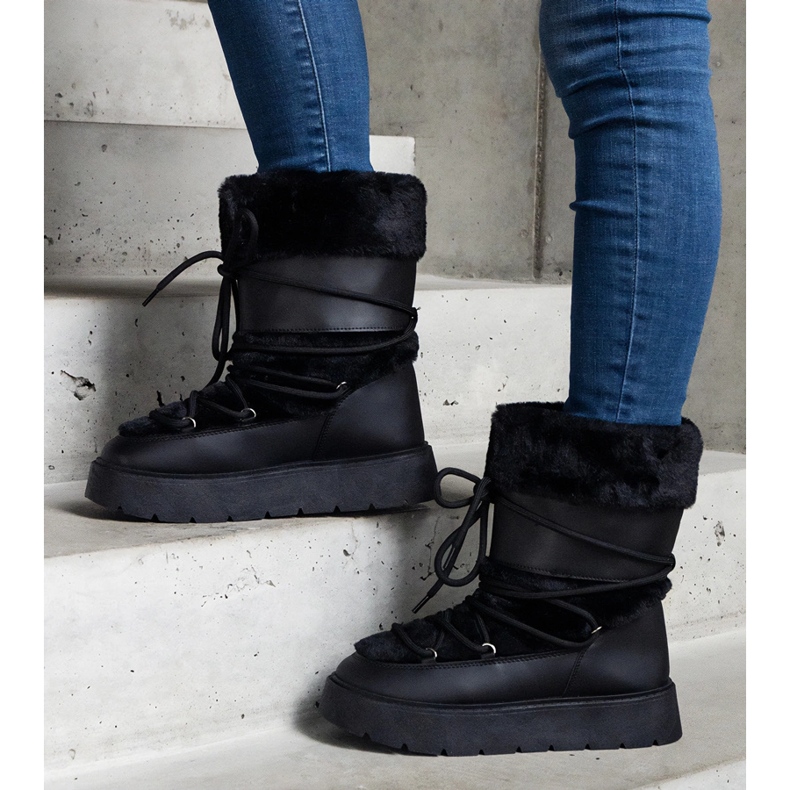 Schwarze, isolierte Damen-Schneestiefel zum Hineinschlüpfen mit Fellverzierung 1