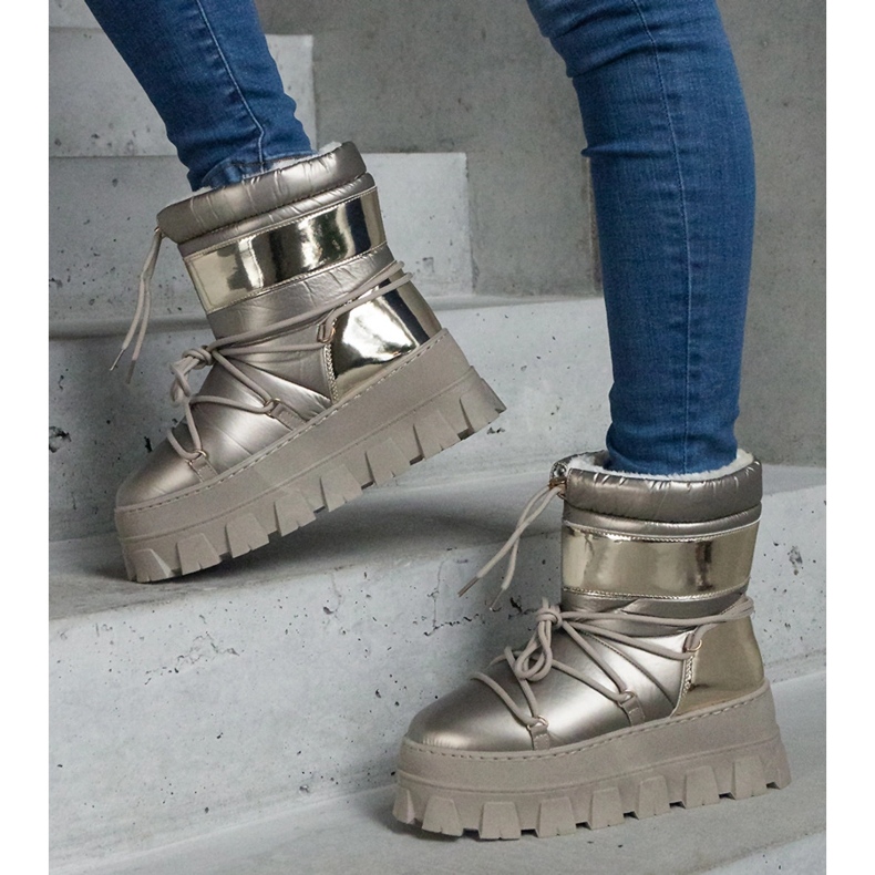 Goldene Plateau-Schneestiefel mit Lackeinsätzen 1