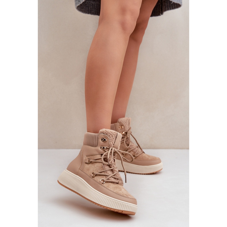 Braune Schneestiefel mit niedriger Plateausohle beige 2