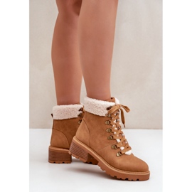 Damenstiefel aus Schaffell mit niedrigen Absätzen in Kamelbraun 4