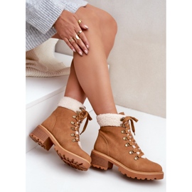 Damenstiefel aus Schaffell mit niedrigen Absätzen in Kamelbraun 9