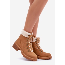 Damenstiefel aus Schaffell mit niedrigen Absätzen in Kamelbraun 1