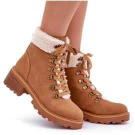 Damenstiefel aus Schaffell mit niedrigen Absätzen in Kamelbraun 11