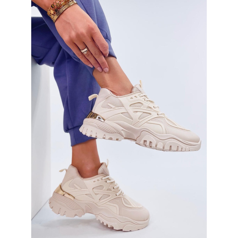 Beigefarbene Damen-Sportschuhe 1