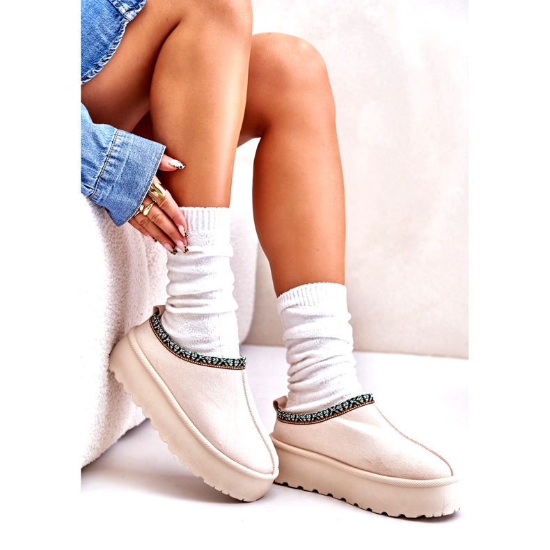 Pantoffeln für Frauen auf der Plattform mit leichtem Beige -Stickerei 2