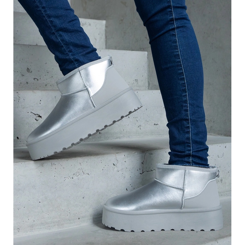 Silberne niedrige Schneestiefel auf der Plattform silber- 1