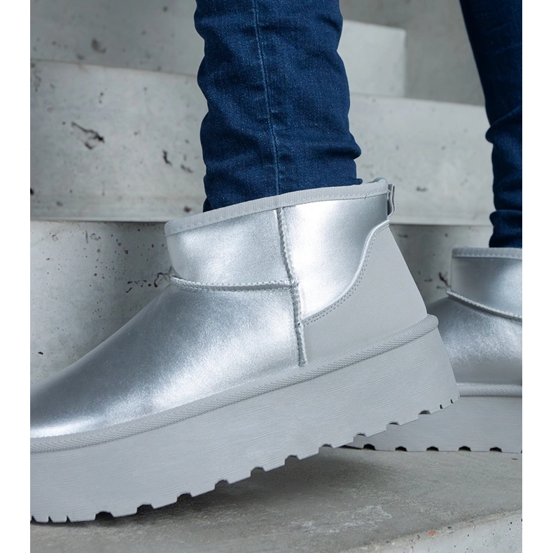 Silberne niedrige Schneestiefel auf der Plattform silber- 2