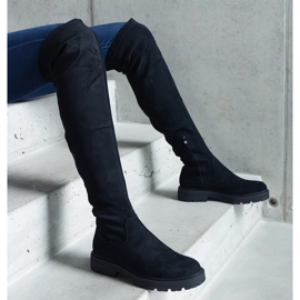 Schwarze lange Stiefel mit flexiblem Obermaterial und flacher Sohle 3