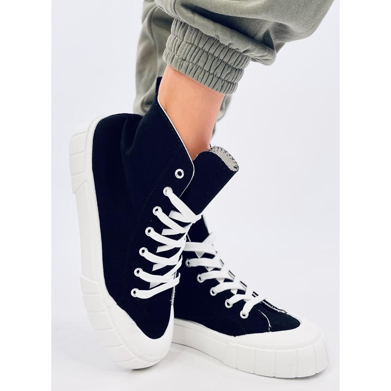 Schwarze Canvas-Sneaker 2