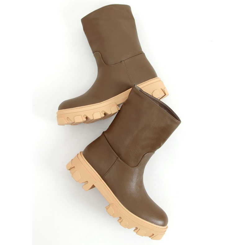 Damenstiefel mit geradem Schaft in Grün 1