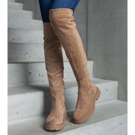 Braune lange Stiefel mit flacher Sohle 1